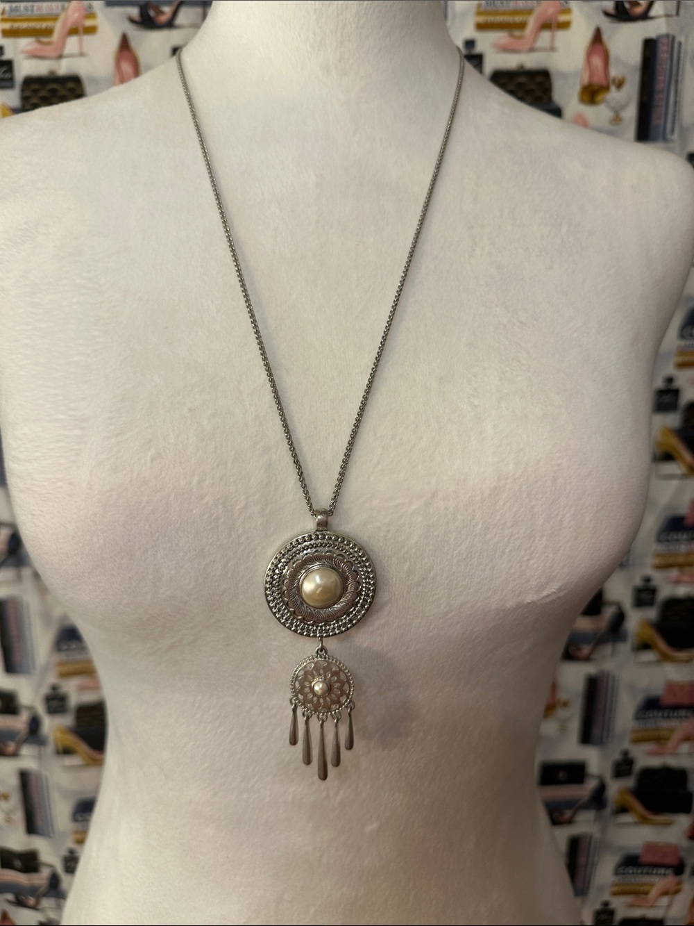 Silver-Tone faux Pearl Medallion Pendant Necklace - Women Jewelry